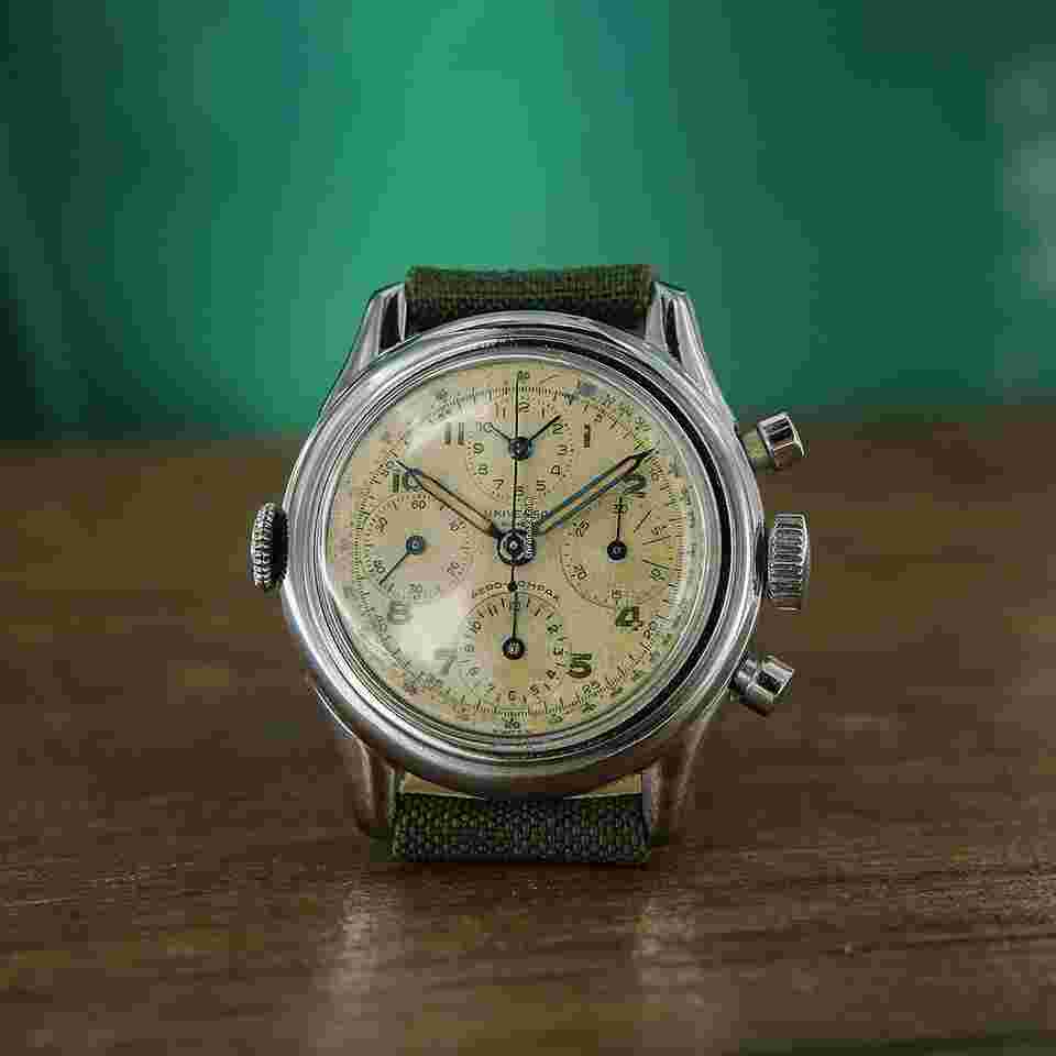 Universal Genève Aero-Compax
                           
                                 Chronograph Ref. 22290 Around 1950