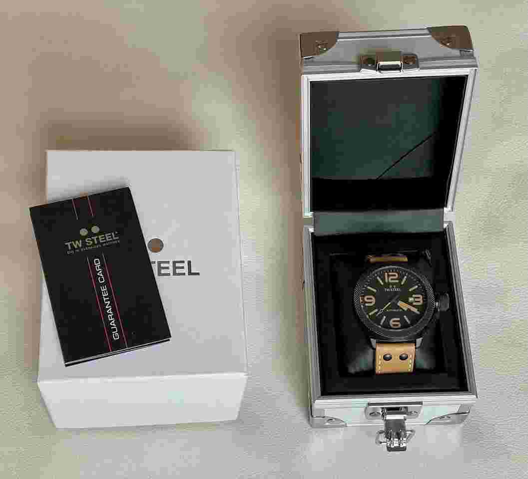 TW Steel CANTEEN LEATHER BLACK CASE AUTOMATIC TWA-202