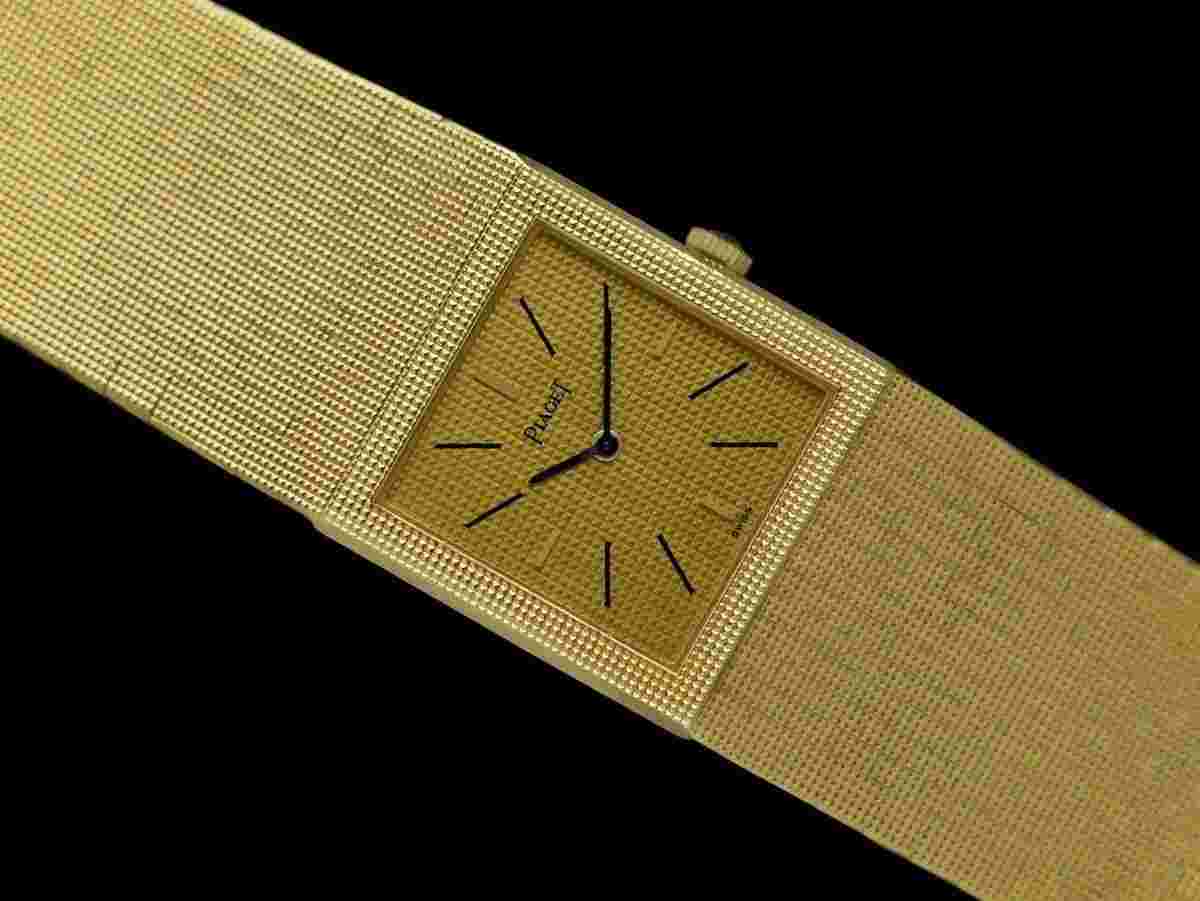Piaget
1980's Vintage Mens Heavy 110 Gram Watch with Award Winning 9P Thin Movement - 18K Gold