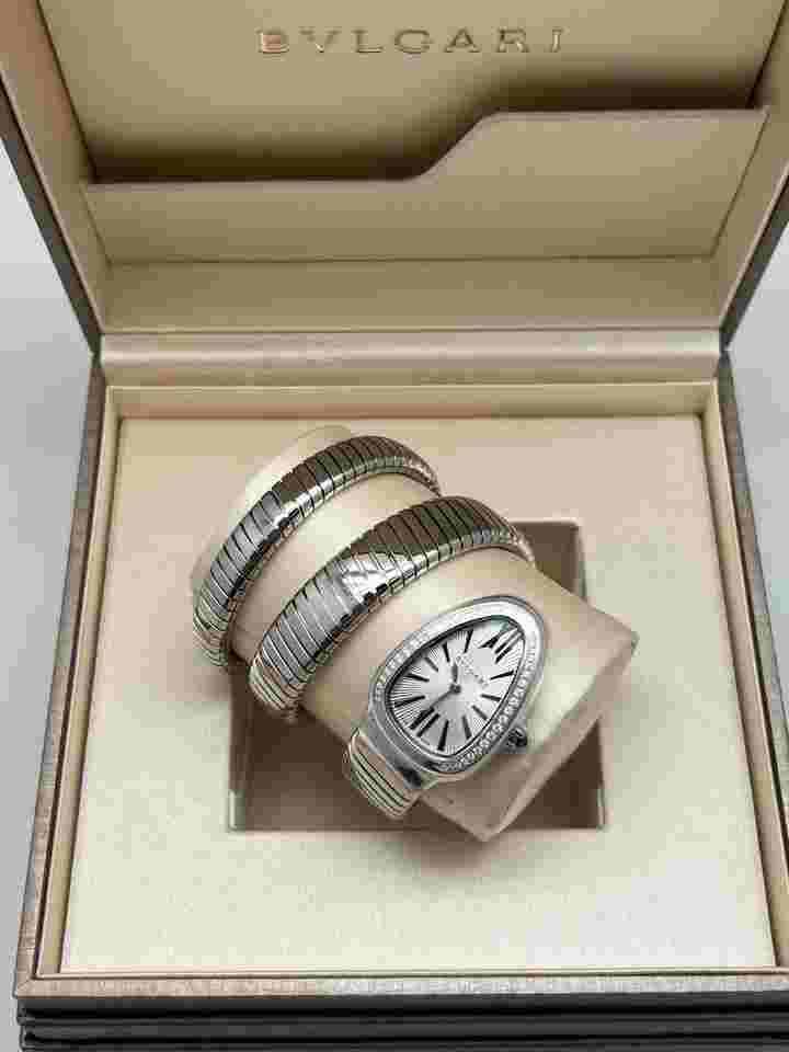 Bulgari Serpenti
Tubogas 35mm Stainless Steel Diamond-Set Bezel White Dial 101910