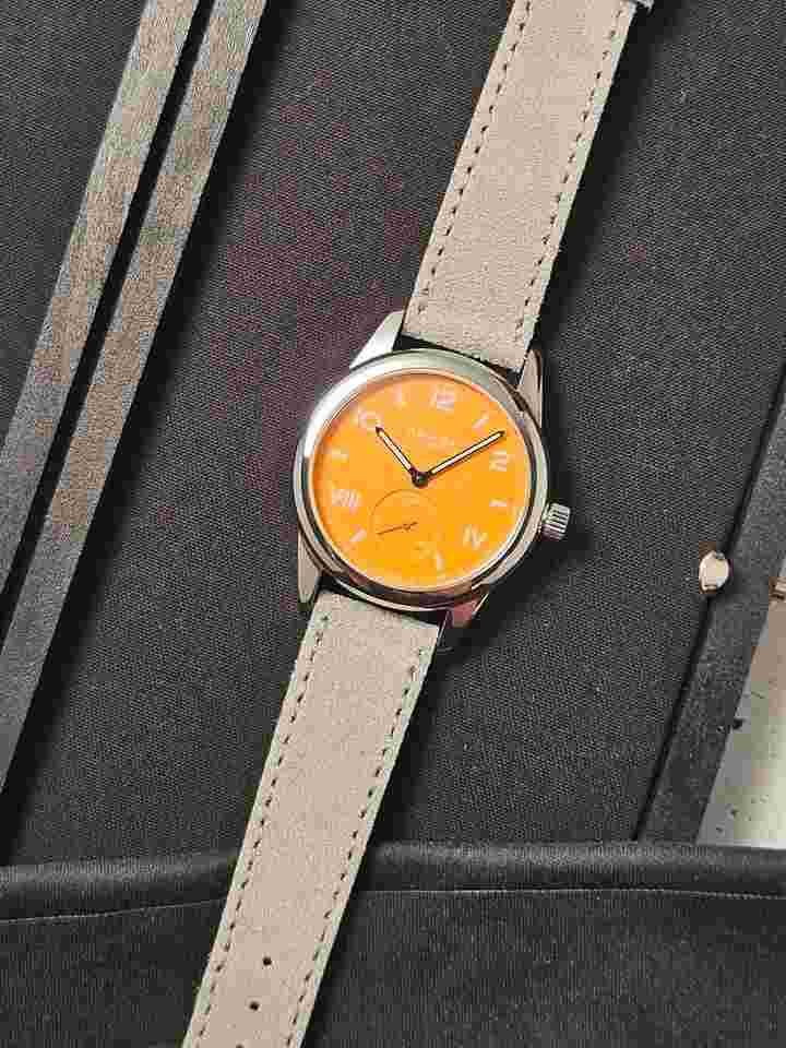 NOMOS Club Campus
Future Orange | 2022 Fullset | like new