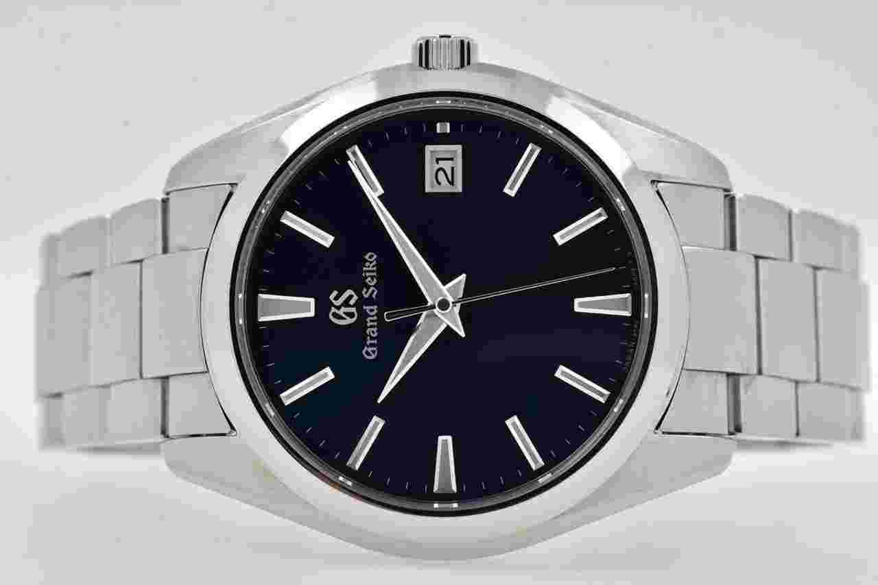Seiko GS
Grand Seiko Heritage Quarz SBGV225