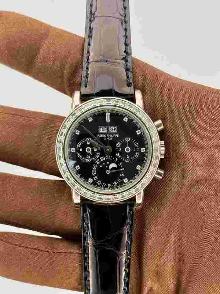 Patek Philippe
UNWORN Perpetual Calendar 3990P