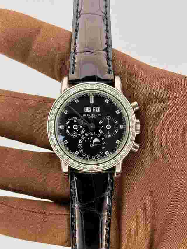 Patek Philippe
                           
                                 UNWORN Perpetual Calendar 3990P