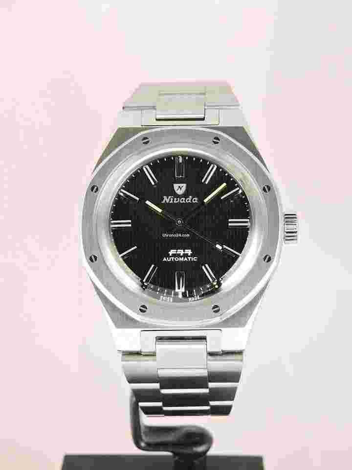 Nivada
F77 Black No Date