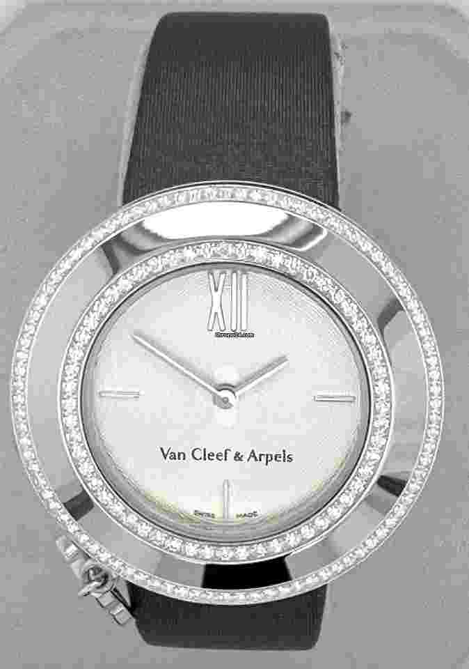 Van Cleef & Arpels Charms
Unworn Charms 32mm 18K White Gold Factory Diamonds Rotating Charm BOX PAPERS ARM95200