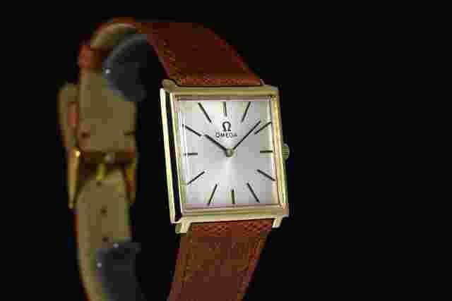 Omega
                           
                                 Orologio a ricarica manuale Anni ‘60 in oro giallo con cassa quadrata