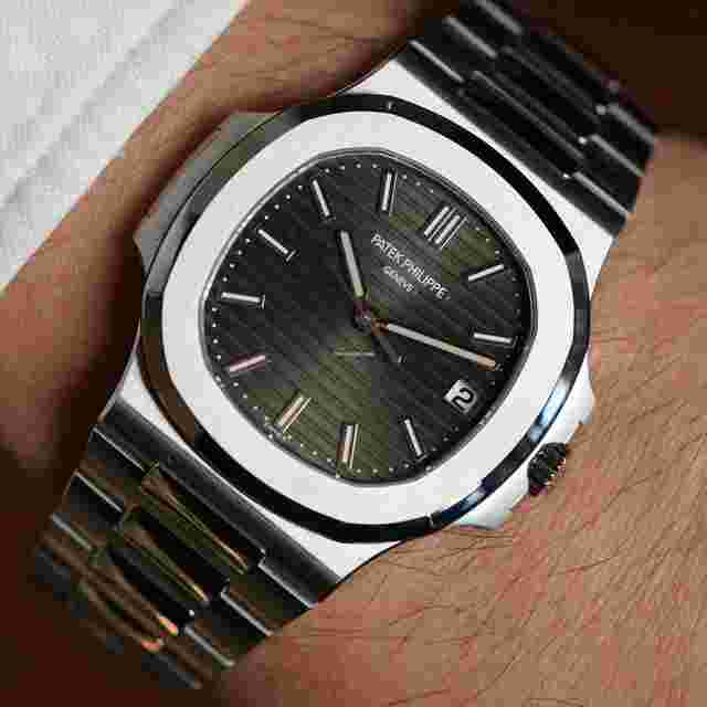 Patek Philippe Nautilus
                           
                                 Green Dial Nautilus 5711/1A-014 Full Set As New Unpolished