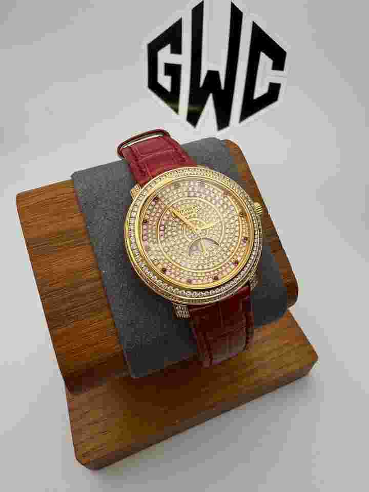 Patek Philippe Complications
4968-400R Rose Gold Pave Diamond Moonphase Ruby 33.3mm Manual