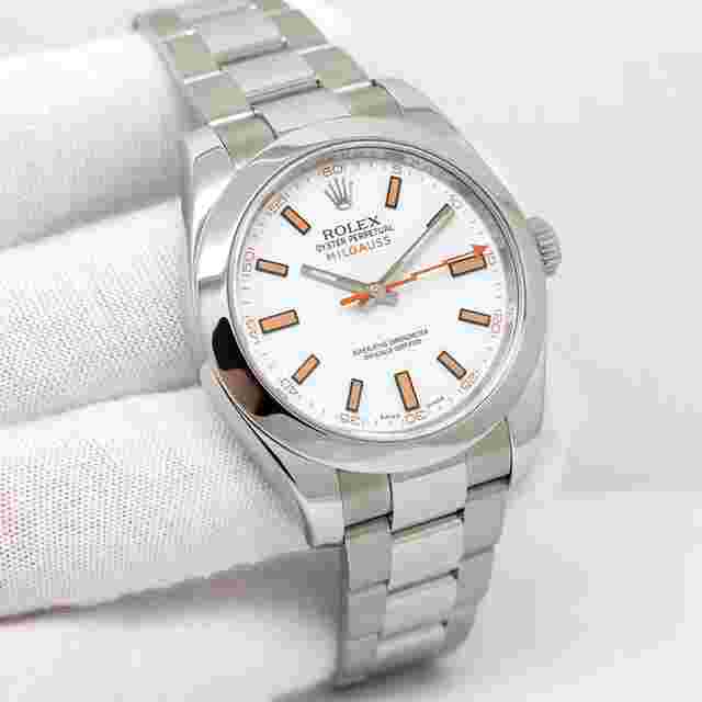 Rolex Milgauss
                           
                                 116400 Milgauss with White Dial