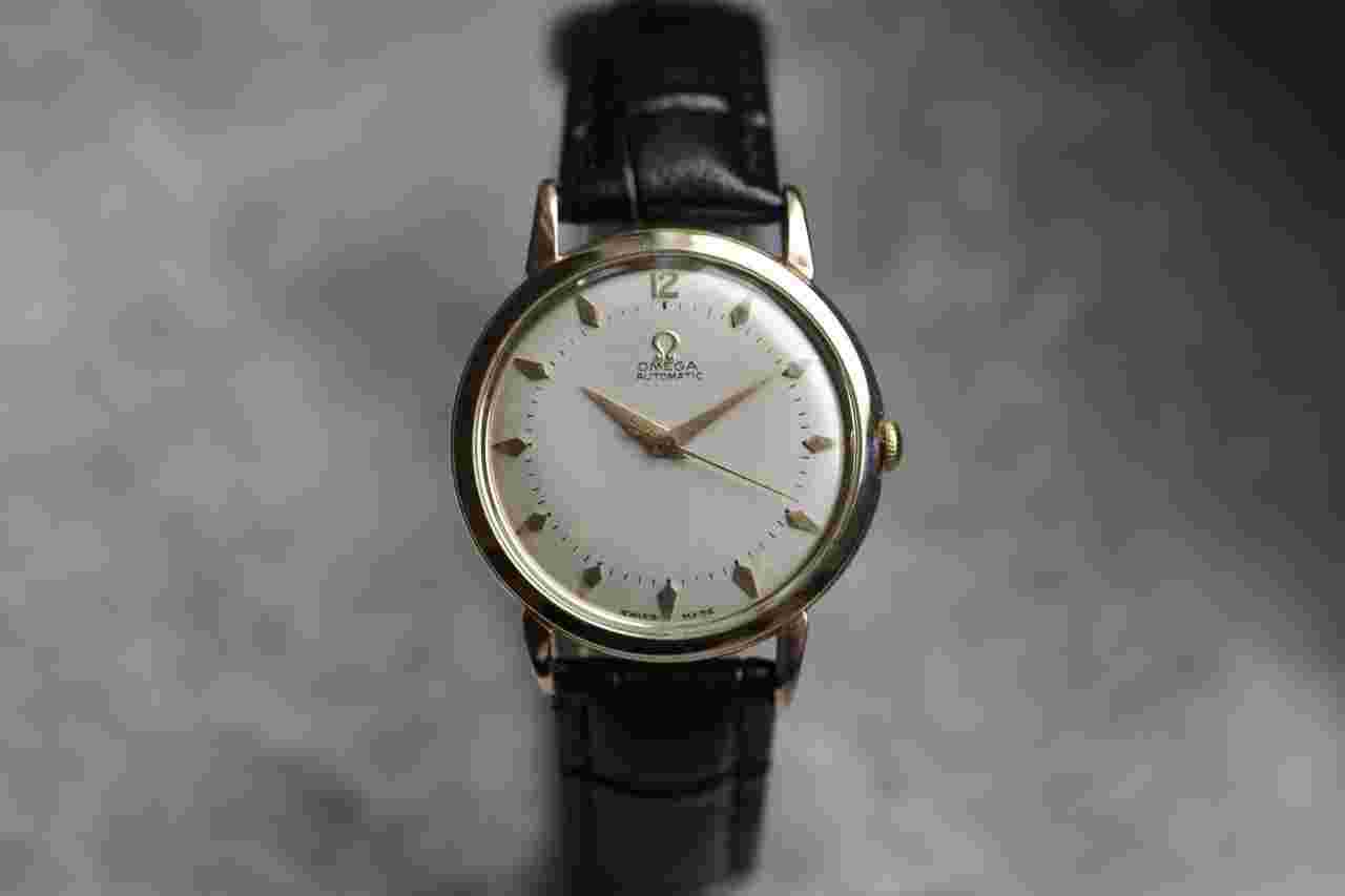 Omega Bumper
Automatic 2446-3 Cal 354 Gold Plated Vintage Circa 1953 | Serviced | Polished | Box