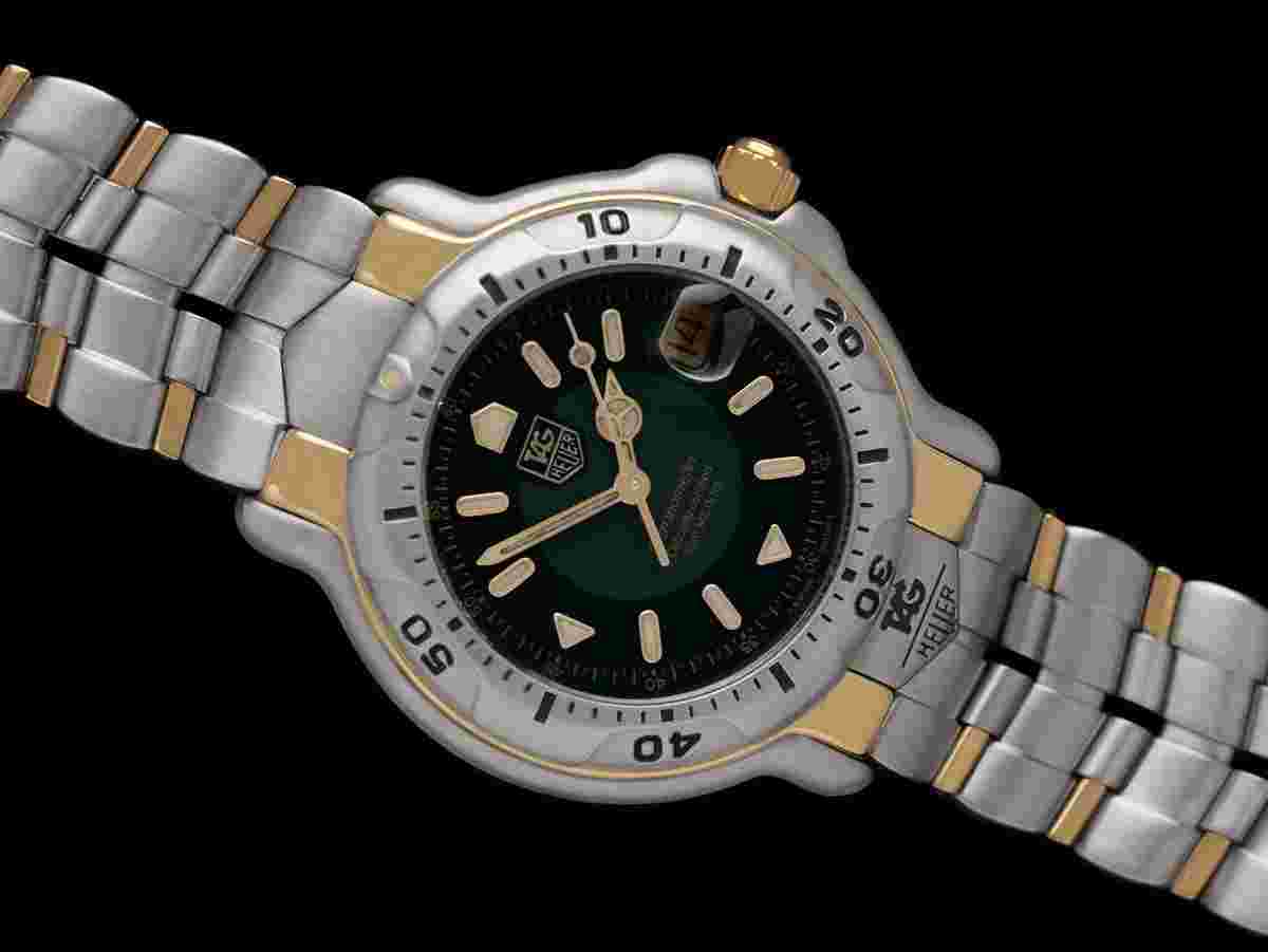 TAG Heuer 6000
Professional 6000 Mens Chronometer Divers Steel & 18K Gold Green Dial Watch - WH5153