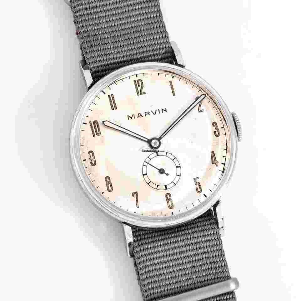 Marvin
1950's Vintage Marvin Oversized 39mm Stainless Steel Watch ( 15117)