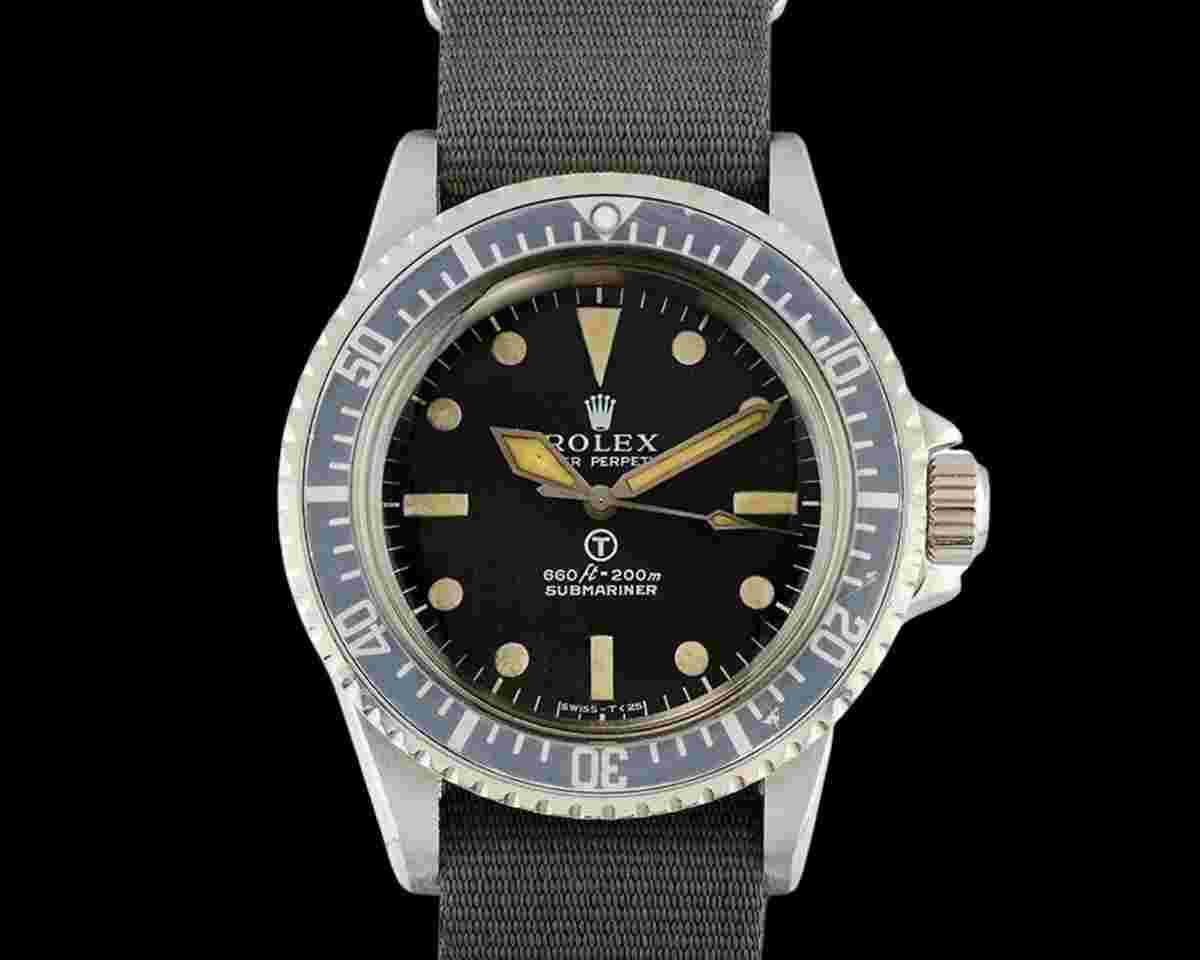 Rolex Submariner (No Date)
5513 Milsub From 1972 with Rolex Service