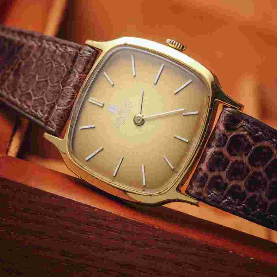 Universal Genève
                           
                                 20 Microns Gold Plated / Ref. 542640 / Manual Wind Cal. 1-42