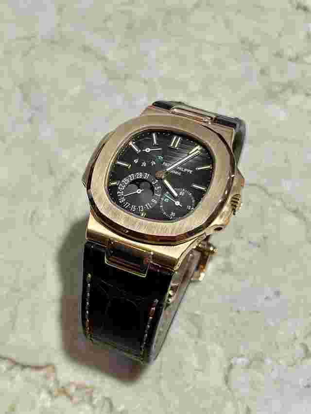 Patek Philippe Nautilus
                           
                                 Pre-owned Rose Gold Nautilus 5712R Moonphase