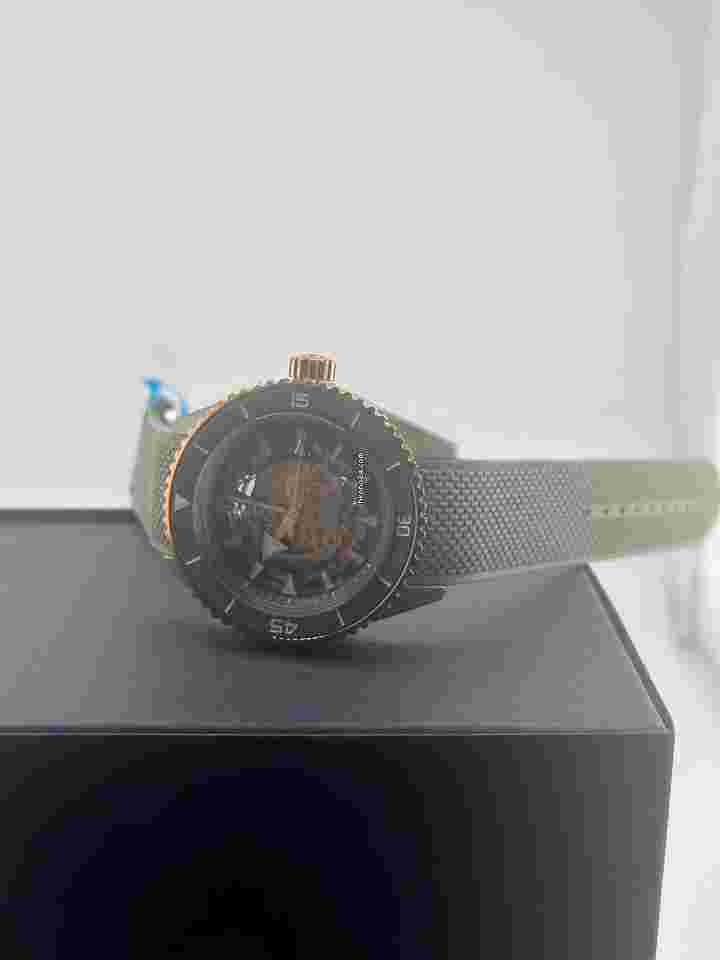 Rado Captain Cook High-Tech
Ceramic Skeleton