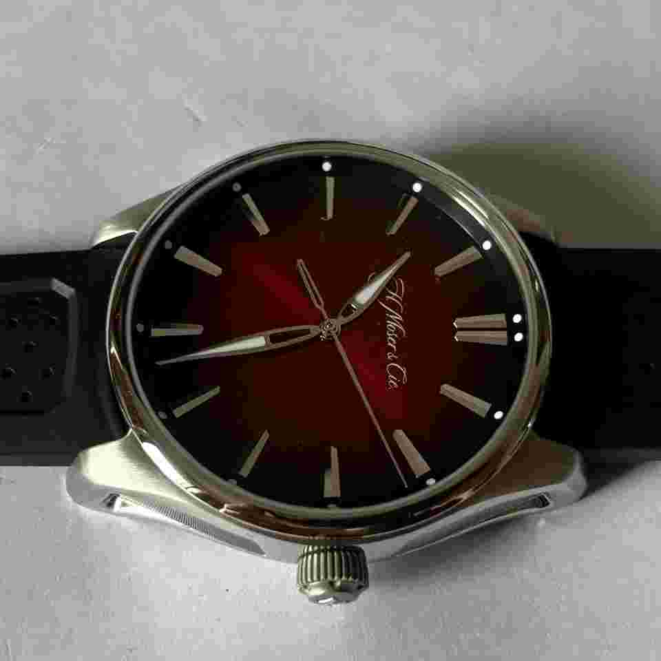 H.Moser & Cie.
Pioneer Centre Seconds Swiss Mad Red