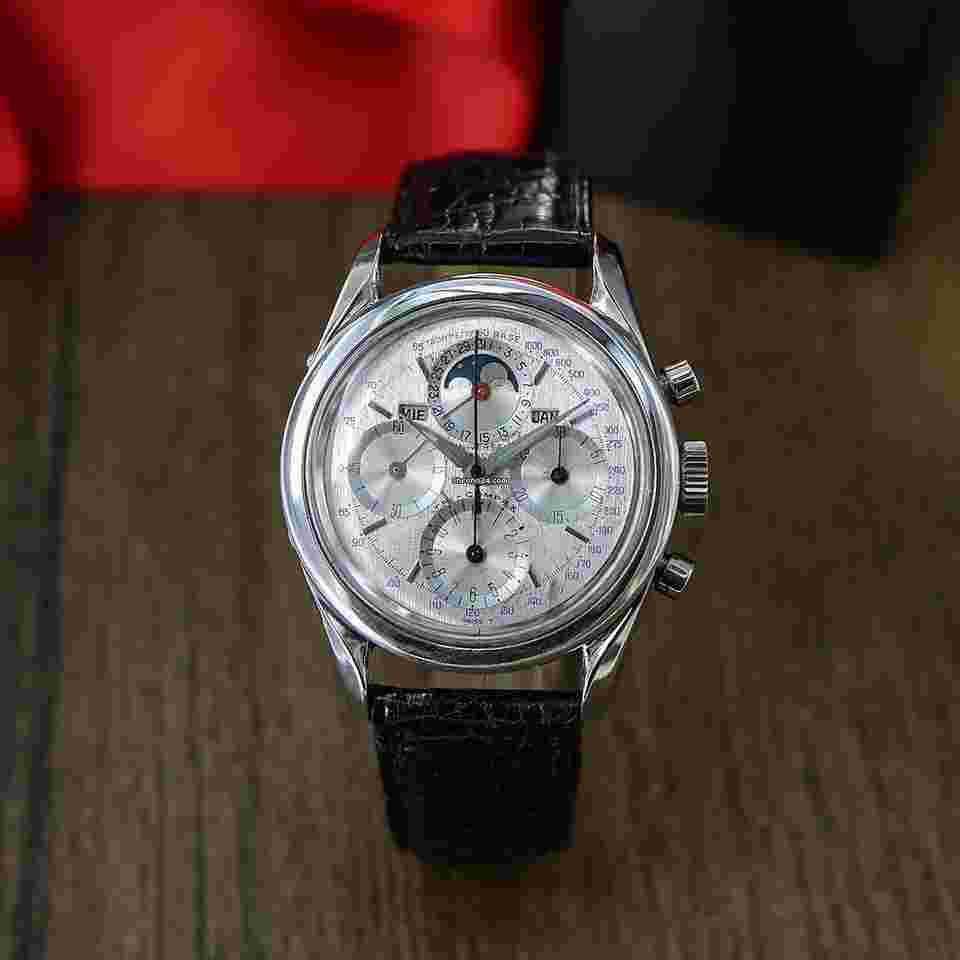 Universal Genève Tri-Compax
                           
                                 Vintage Tri-Compax Chronograph Stainless Steel Ref. 222'100