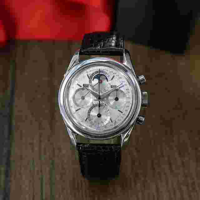 Universal Genève Tri-Compax
                           
                                 Vintage Tri-Compax Chronograph Stainless Steel Ref. 222'100