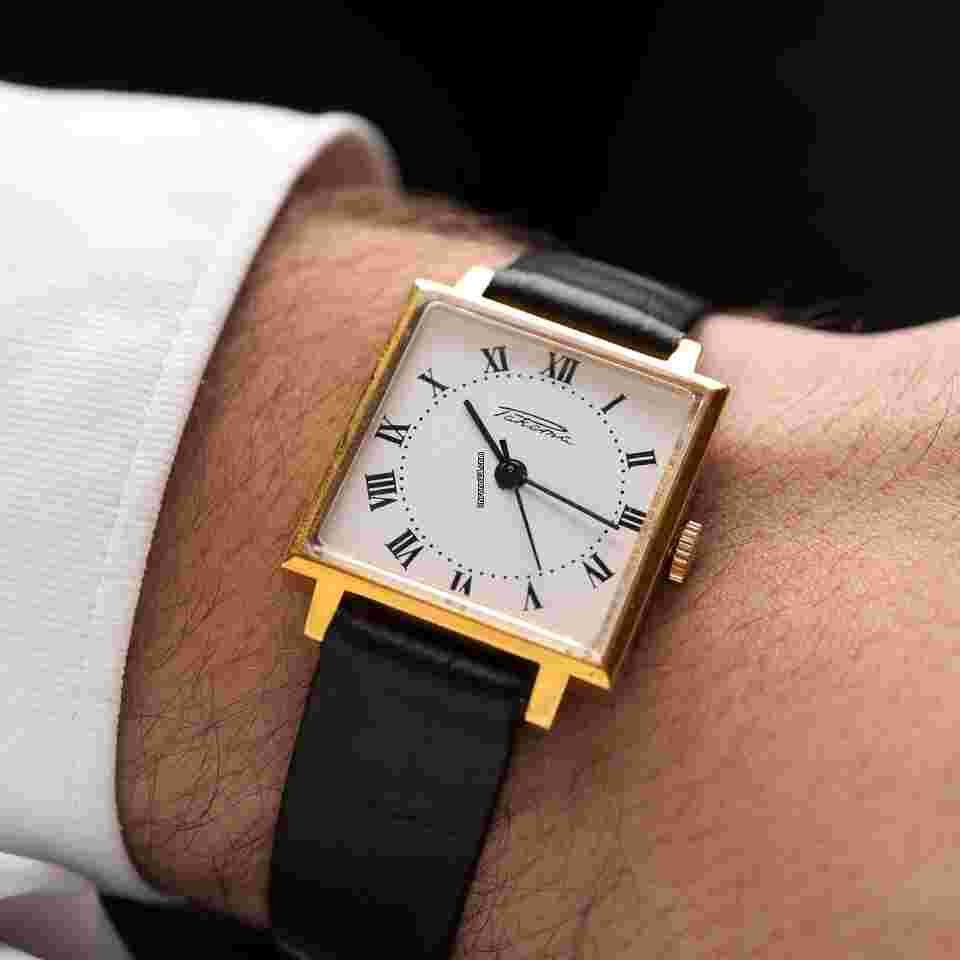 Raketa
Art-Deco Square Gold-plated Vintage Soviet Watch Made in USSR