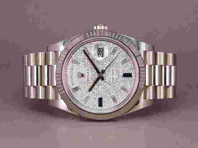 Rolex Day-Date 40
                           
                                 Platin 950 - Pave Bagutte Dial - 228236 - 2023