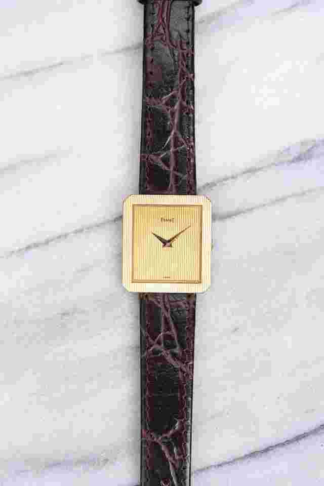 Piaget
Reference 9154 Protocol Vintage Manual Wind 1970s 18K Yellow Gold Champagne Dial 25mm Case