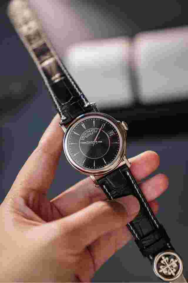Patek Philippe Calatrava
                           
                                 5153G-001