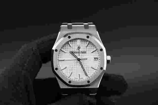 Audemars Piguet Royal Oak
                           
                                 15500st White Dial Fullkit 41mm
