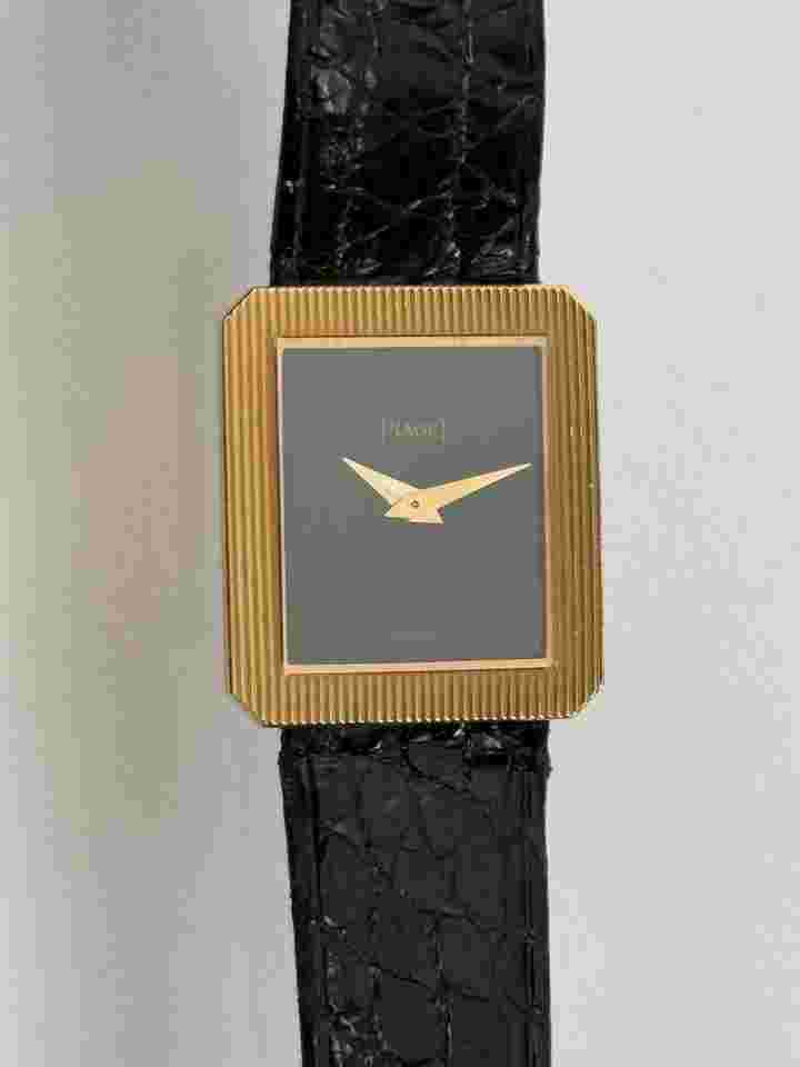 Piaget
Protocole 4154 Black Onyx 18K Yellow Gold Manual 1990’s Ladies Vintage 23mm x 20mm