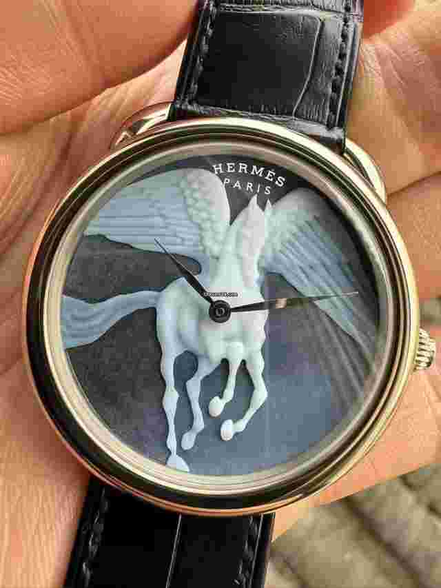 Hermès Arceau
                           
                                 Limited edition of 24 white gold automatic watch 40MM.AR8.A790