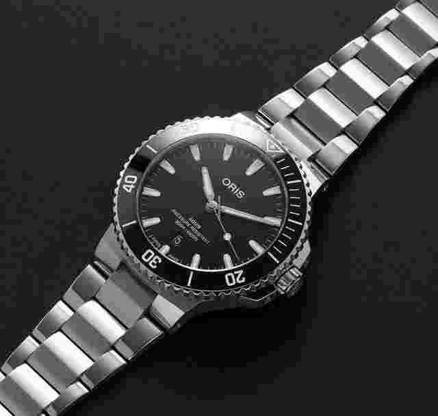 Oris Aquis Date
                           
                                 01 733 7789 4154-07 8 23 04peb Aquis Date