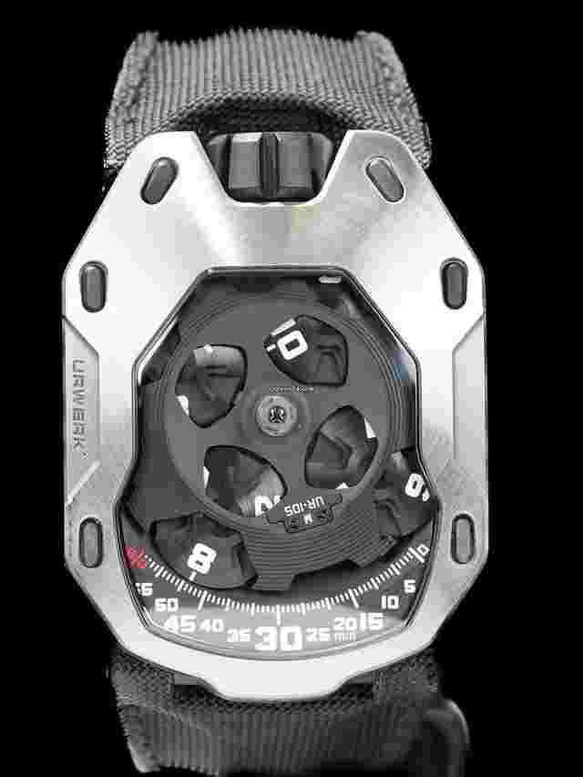 Urwerk UR-105
                           
                                 M ST