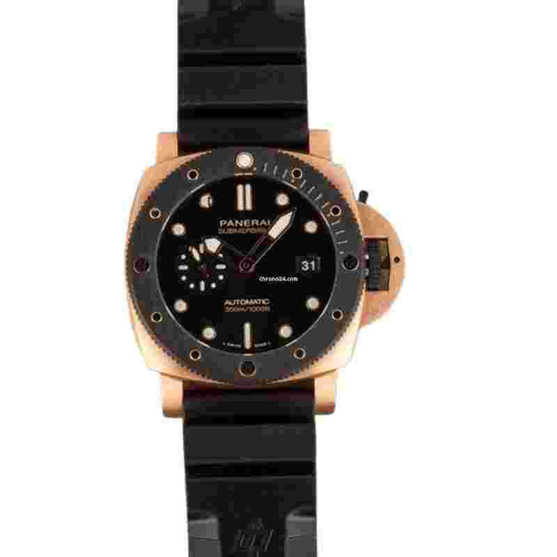 Panerai Submersible
QuarantaQuattro Goldtech Orocarbo Men’s Watch PAM02070