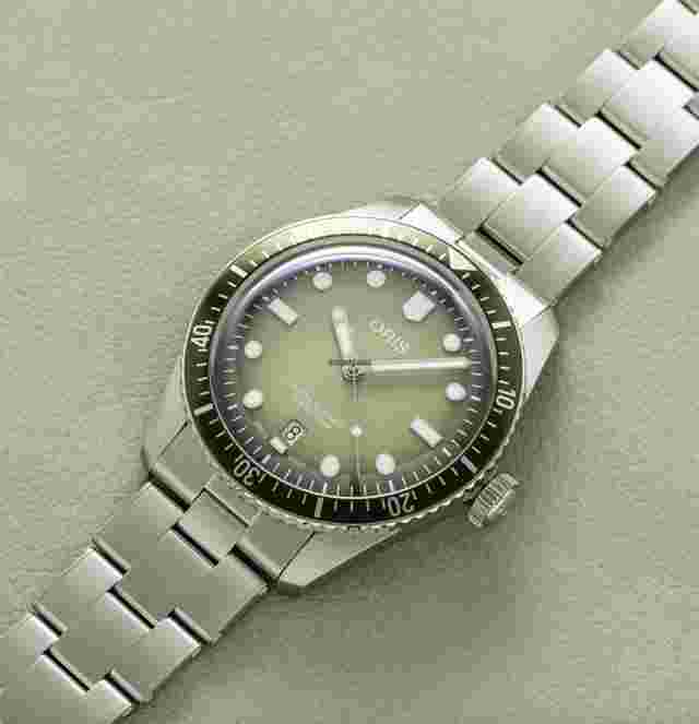 Oris Divers Sixty Five
                           
                                 7707 4057-07 8 20 18 01 733 Divers Sixty-five Date