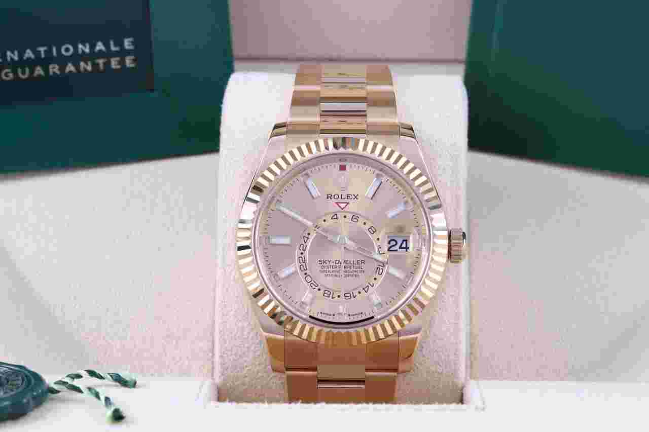 Rolex Sky-Dweller
Yellow Gold Champagne Card/Box/Papers 336938