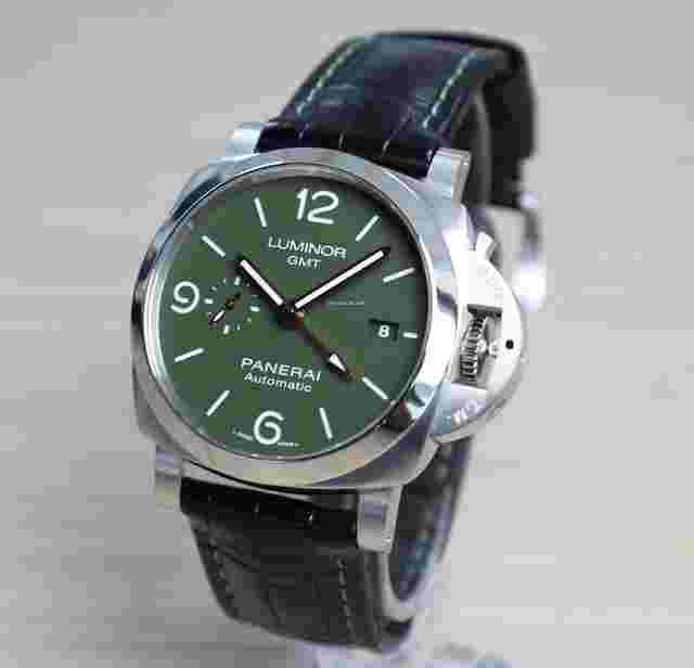 Panerai Luminor GMT Automatic
                           
                                 Mahendra Singh Dhoni Limited Edition GMT Pam 1056 Green Dial Watch