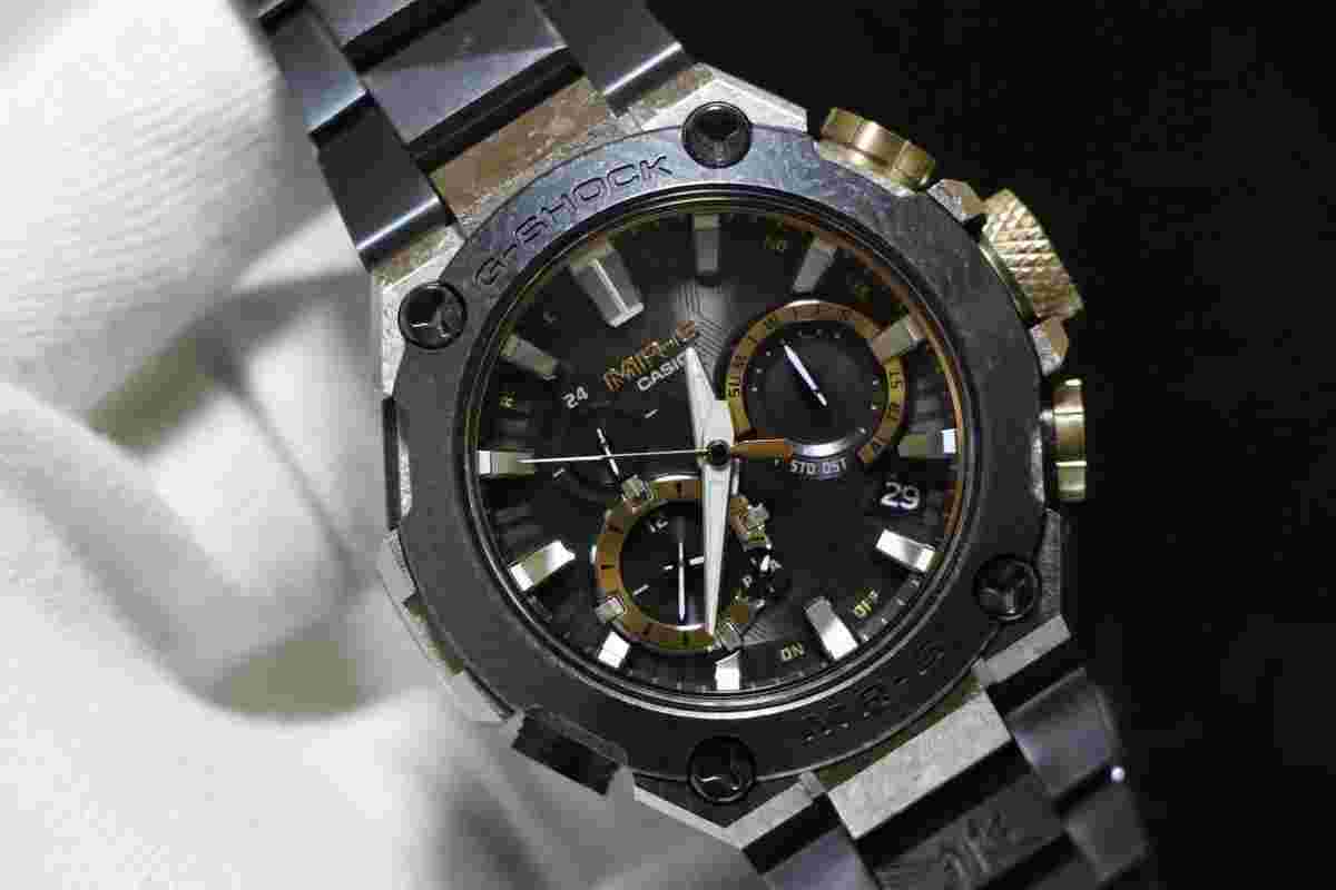Casio G-Shock
                           
                                 40th Anniversary Model MR-G "Gassan" MRG-B2000GA-1AJR Solar Radio wave