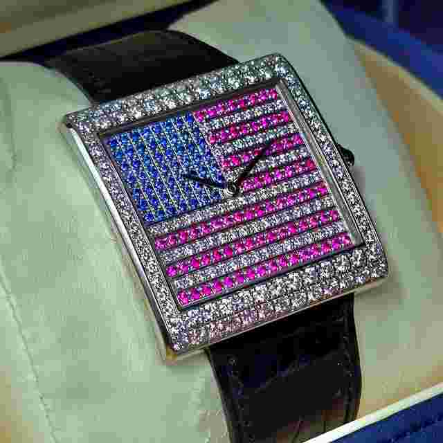 Corum Buckingham
                           
                                 United We Stand in white gold American Flag automatic full Diamonds
