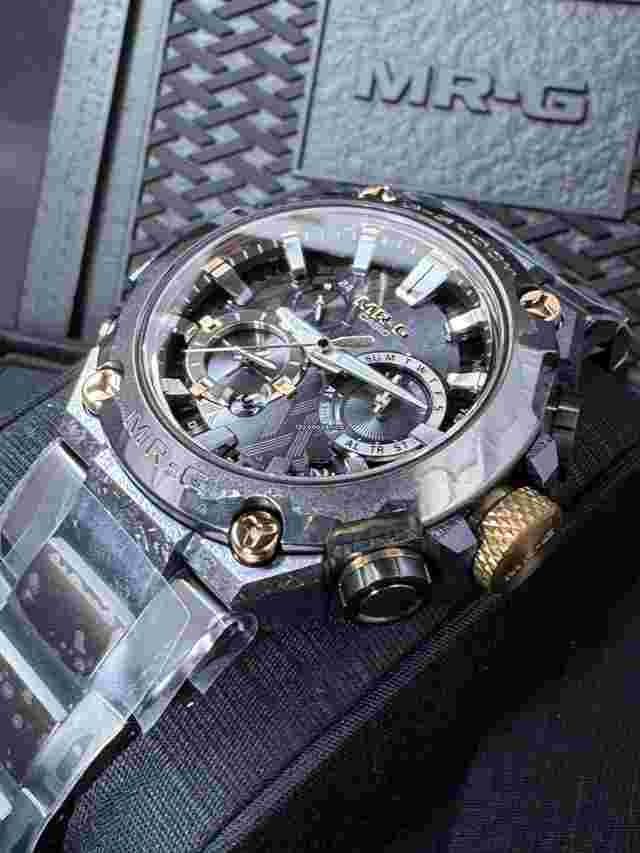 Casio G-Shock
                           
                                 MRG-B2000JS "juryoku-maru" Katana Individually Numbered Limited 800pcs