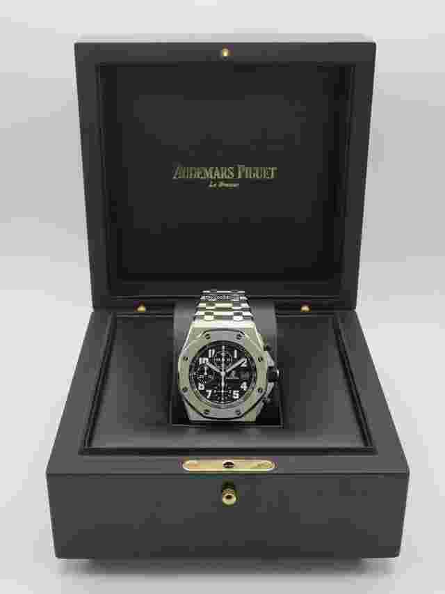Audemars Piguet Royal Oak Offshore Chronograph
                           
                                 26170ST.OO.1000ST.08 Royal Oak Offshore 42 mm Black Dial Stainless Steel 2014