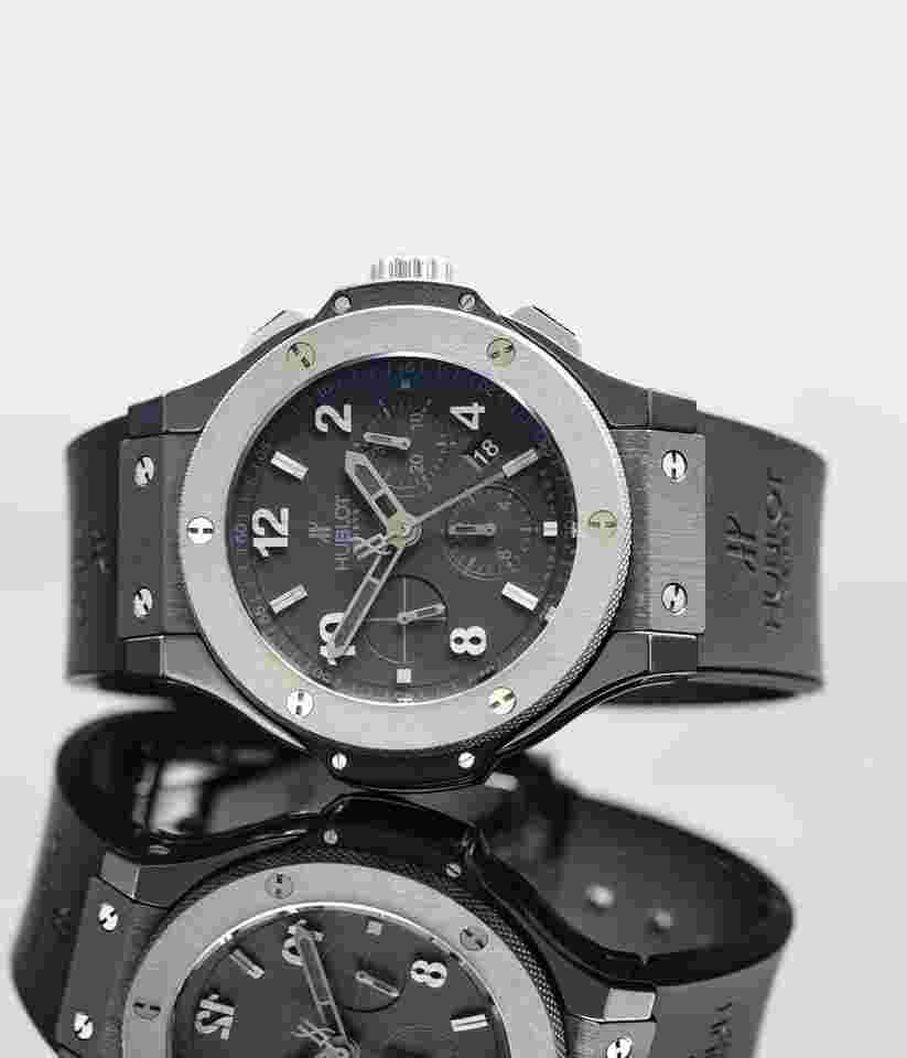 Hublot Big Bang 44 mm
                           
                                 Ice Bang Chronograph 44MM Black Dial 301.CT.130.RX Box and Papers
