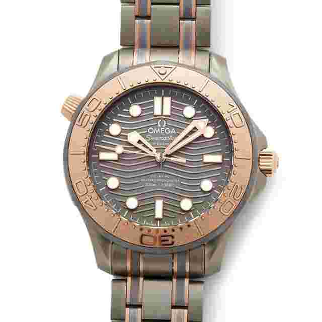 Omega Seamaster Diver 300 M
                           
                                 18K Titanium Tantalum & Rose Gold 210.60.42.20.99.001 - COM003742