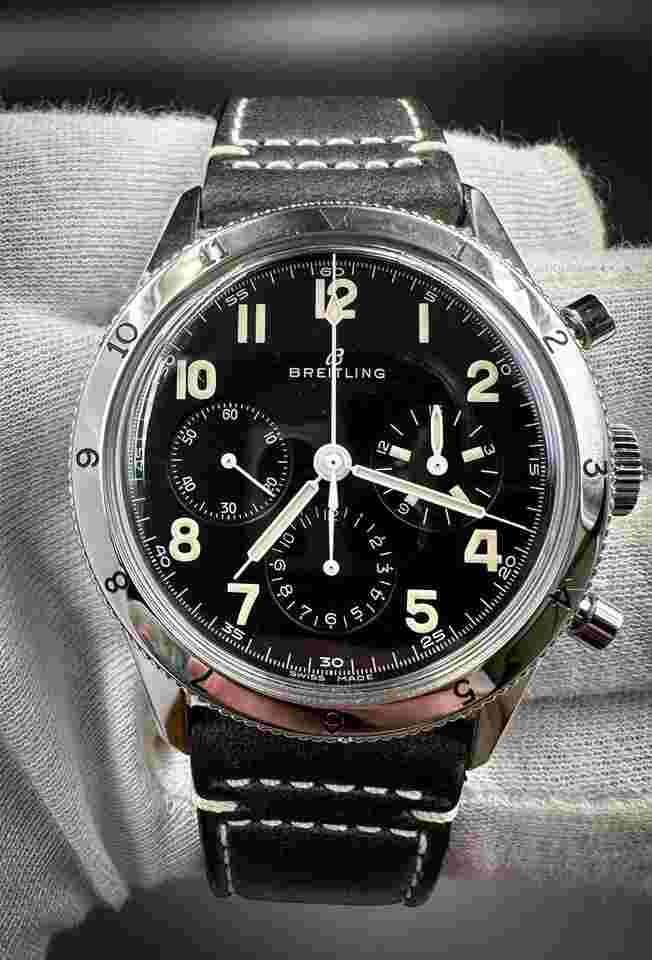 Breitling
                           
                                 AVI 765 Re-Edition