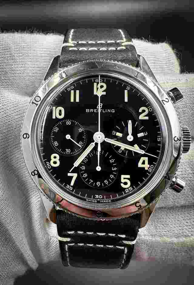 Breitling
                           
                                 AVI 765 Re-Edition