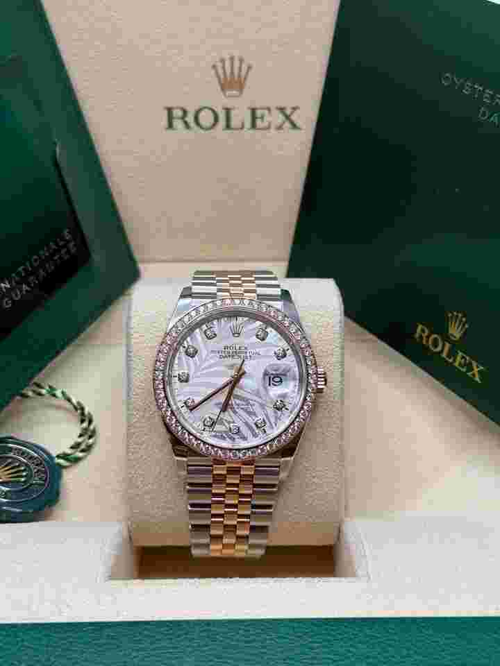 Rolex Datejust 36
                           
                                 2023 Palm Diamond Dial Diamond Bezel Two Tone Rose Gold Jubilee