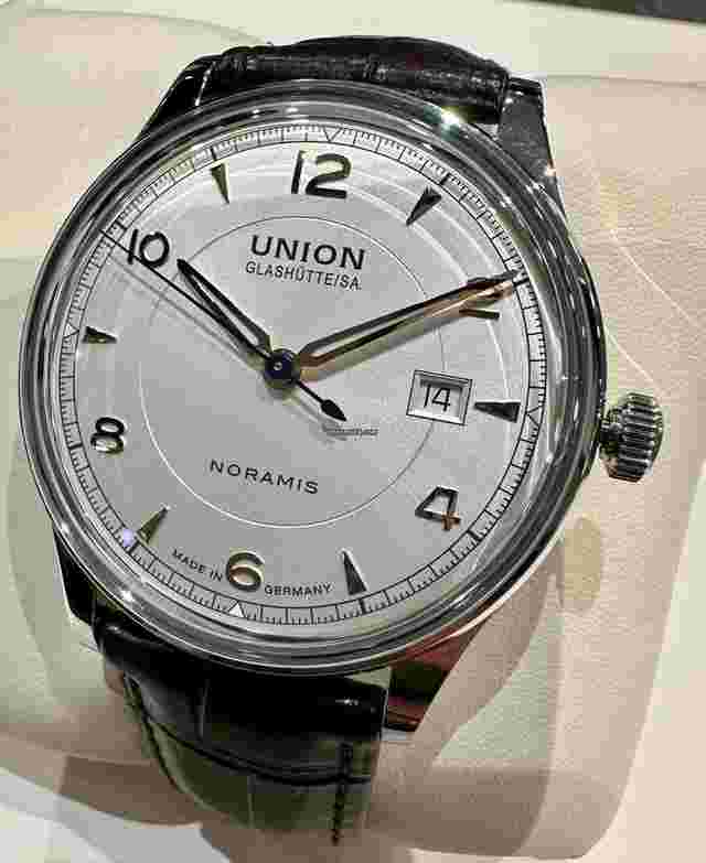 Union Glashütte Noramis Date
                           
                                 Ungetragene Noramis Datum