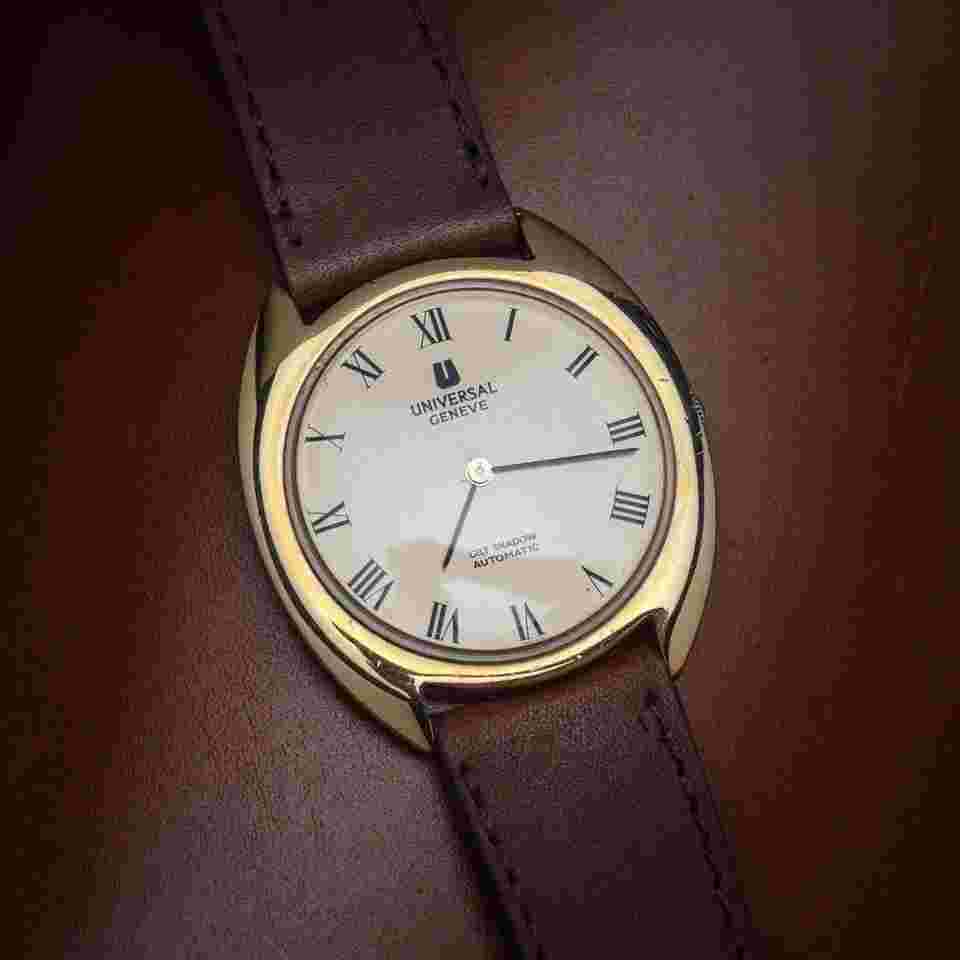 Universal Genève
                           
                                 Gilt Shadow Automatic / Ultra-Thin C-Shape Case / Ref. 566101 / Cal. 2-66 Micro-Rotor