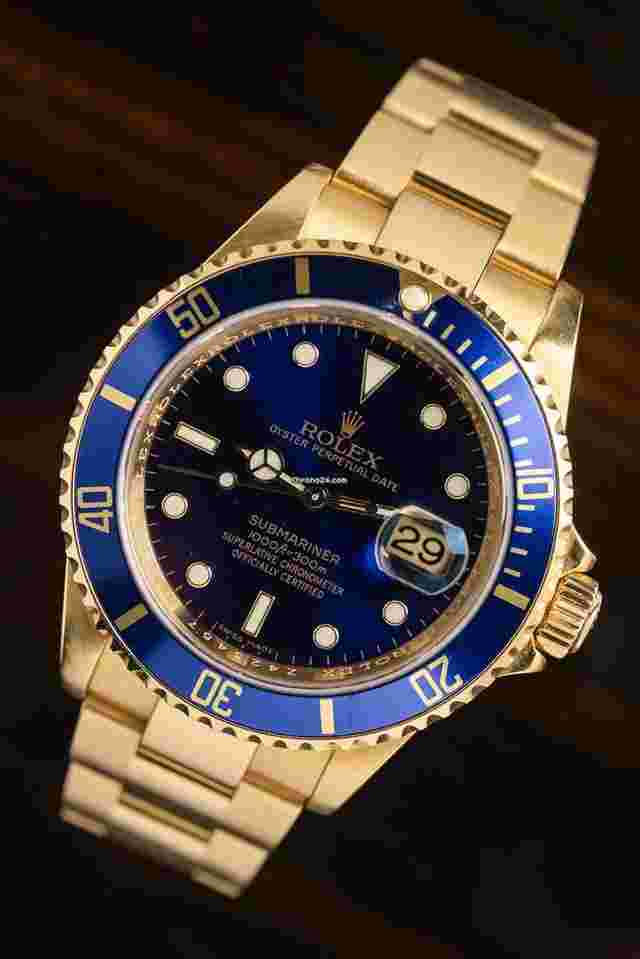 Rolex Submariner Date
                           
                                 16618