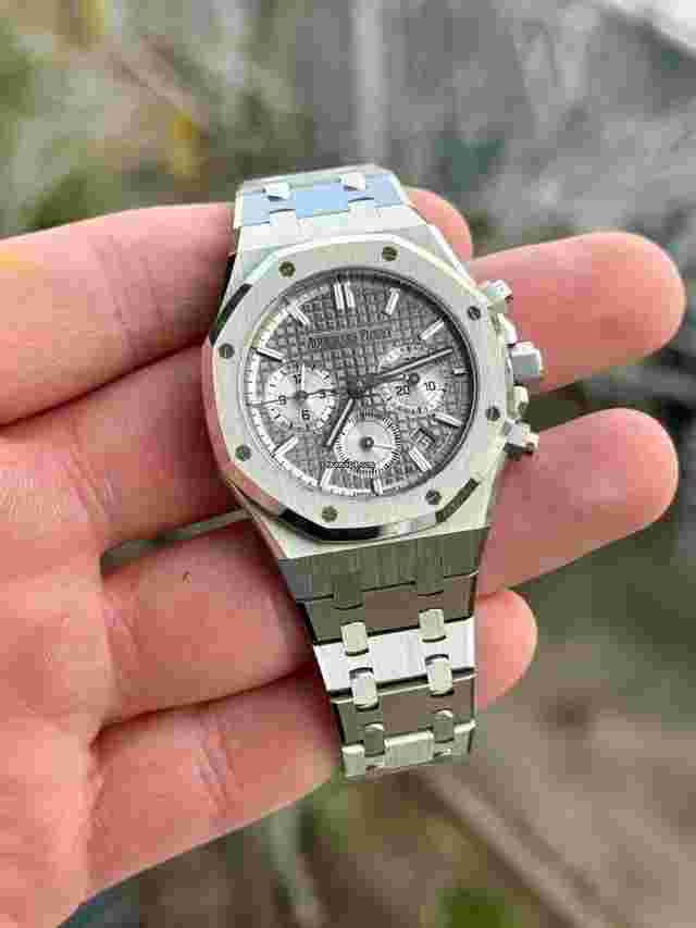 Audemars Piguet Royal Oak Chronograph
                           
                                 2023 Royal Oak 26715st Gray 38mm W Box & Papers + Receipt